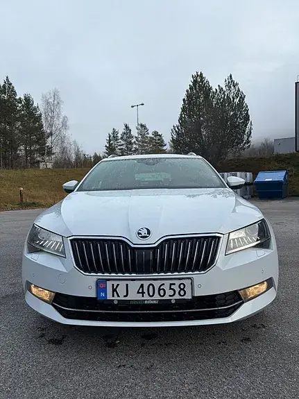 Skoda Superb 2019 photo 2