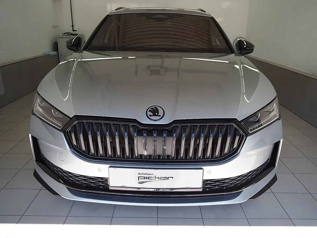 Skoda Superb 2025 photo 2