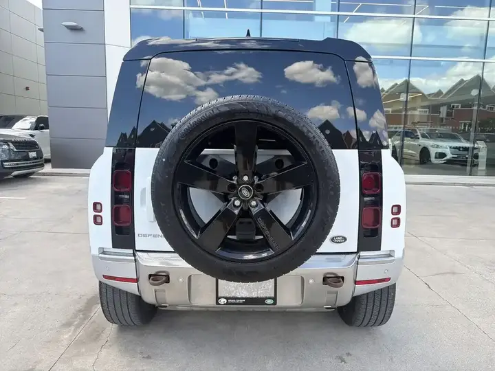Land Rover Defender 2023 photo 4