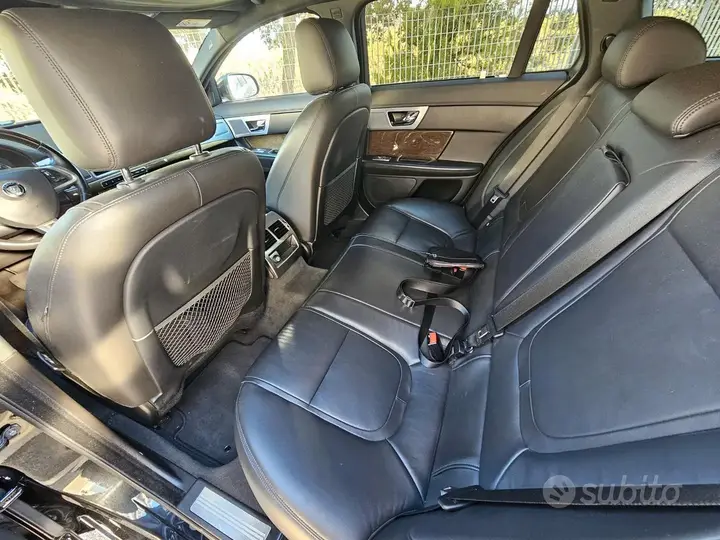 Jaguar Xf 2018 photo 3