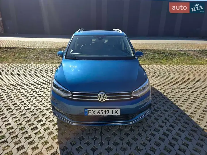 Volkswagen Touran 2017 photo 2