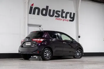 Toyota Vitz 2017 photo 3