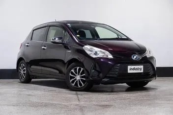 Toyota Vitz 2017 photo 2