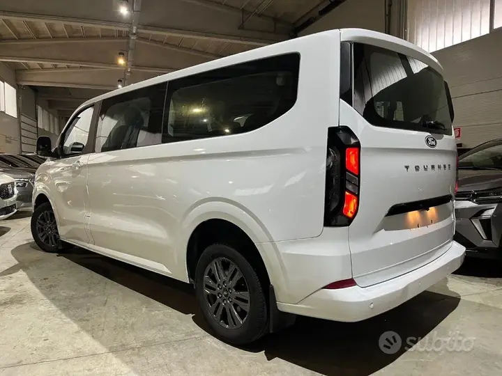 Ford Tourneo Custom 2024 photo 3