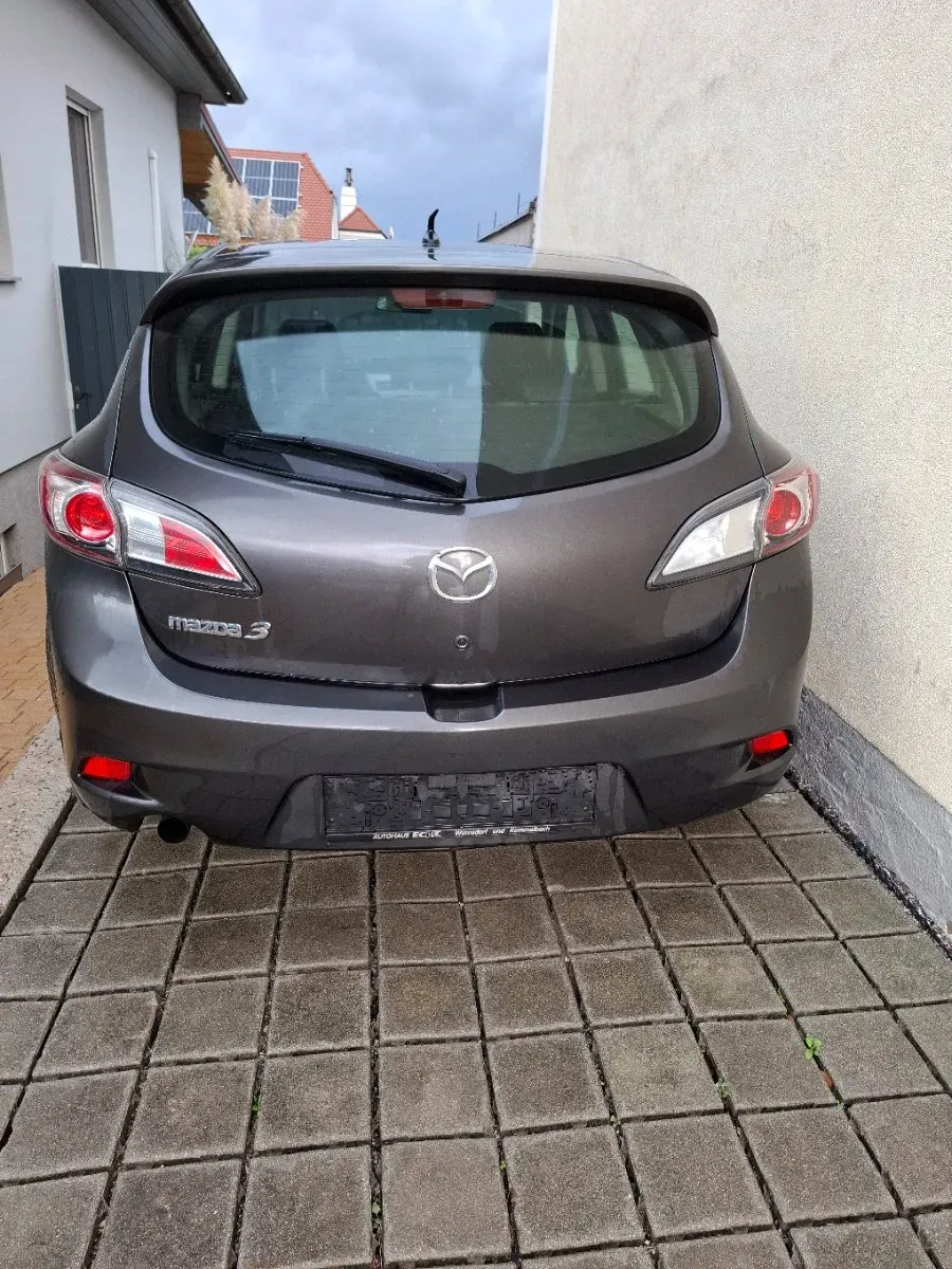 Mazda Mazda3 2012 photo 2