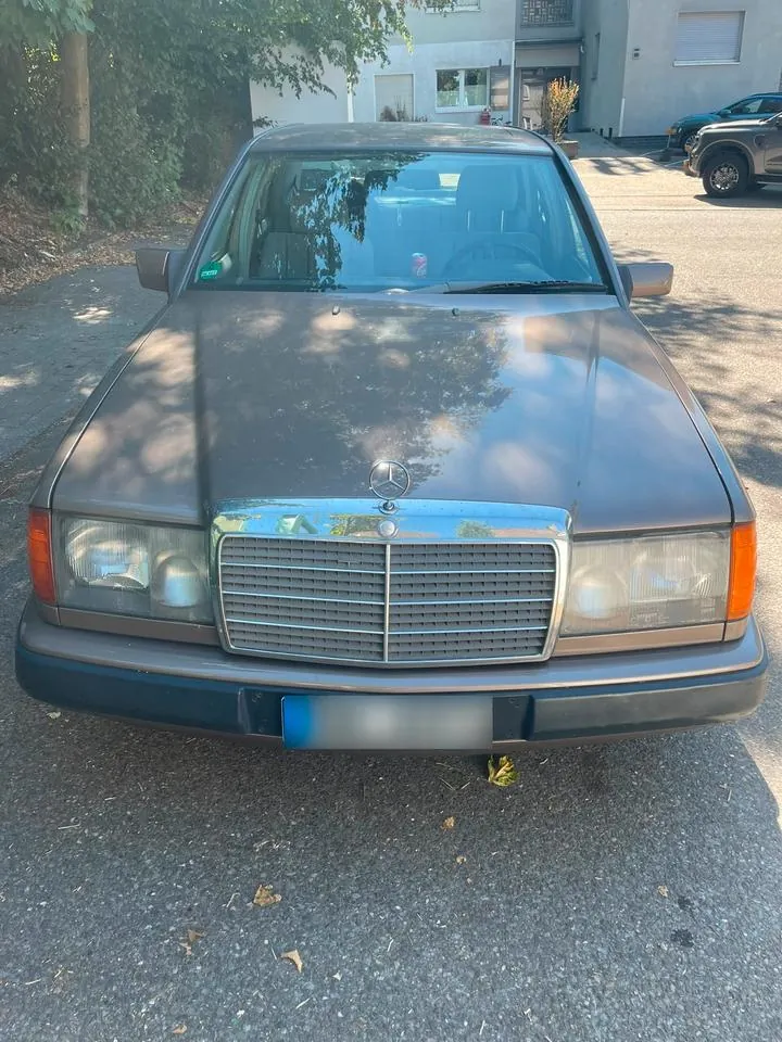 Mercedes-Benz W124