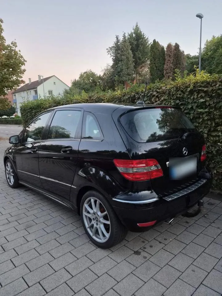 Mercedes-Benz B 200