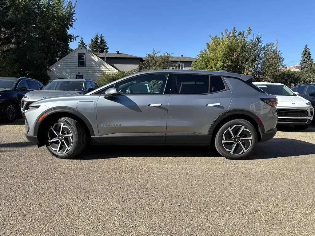 Chevrolet Equinox 2026 photo 2