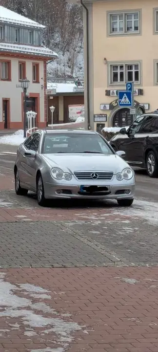 Mercedes-Benz C230
