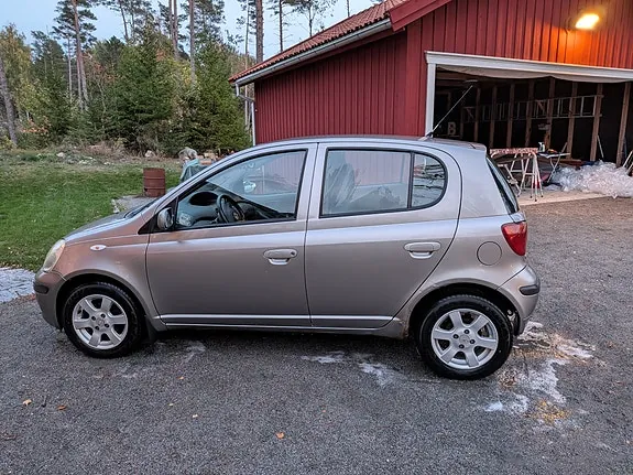 Toyota Yaris 2004 photo 3