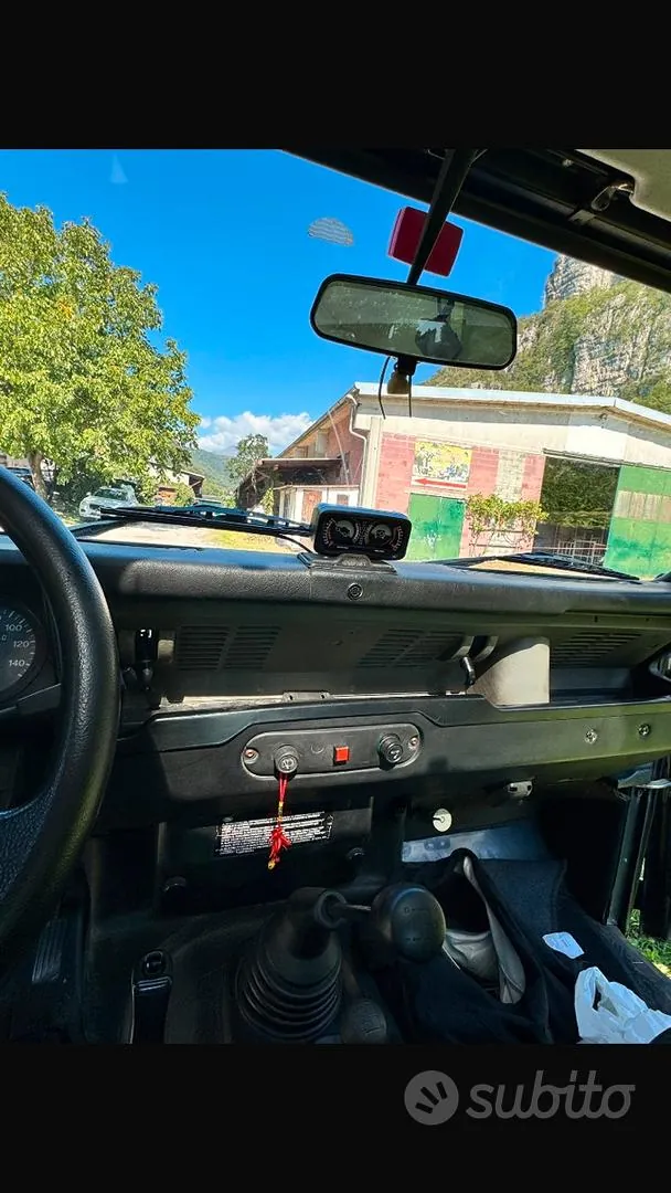 Land Rover Defender 2009 photo 3