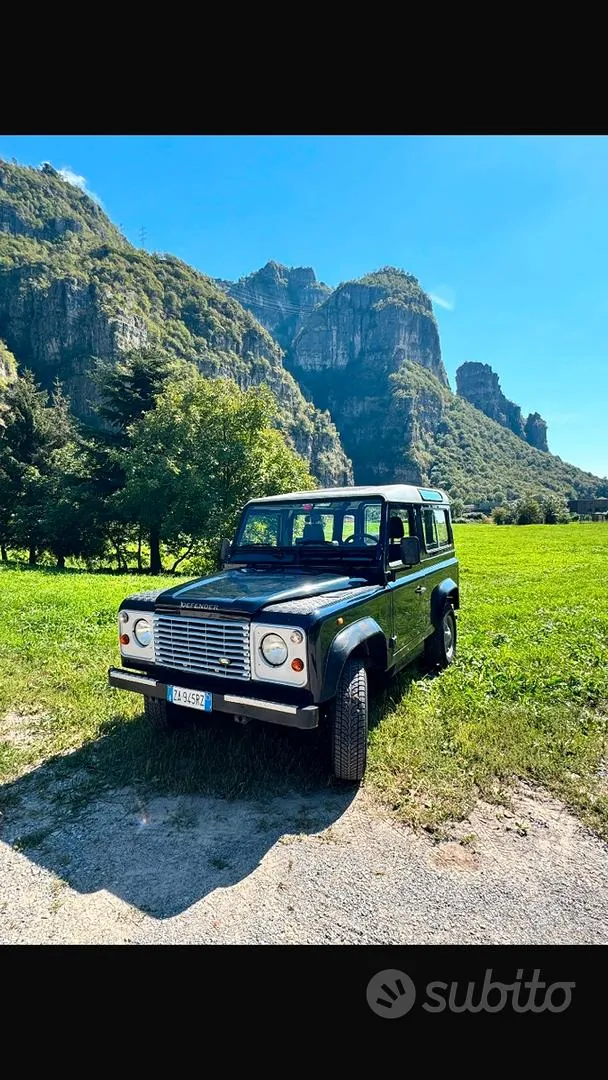 Land Rover Defender 2009 photo 2