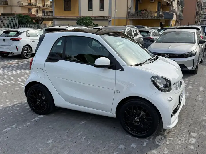 Smart Fortwo 2019 photo 2