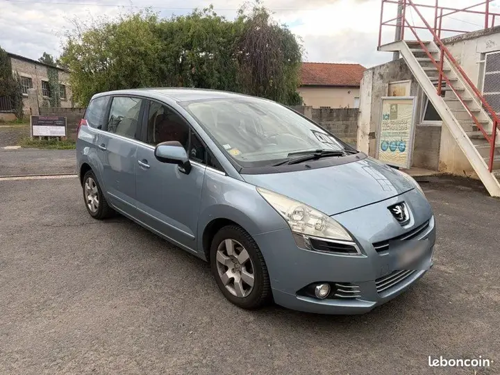 Peugeot 5008 2010 photo 2
