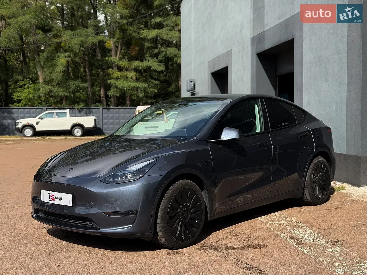 Tesla Model Y 2023 photo 4