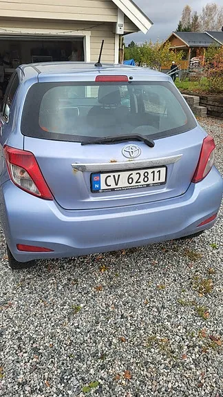 Toyota Yaris 2011 photo 2