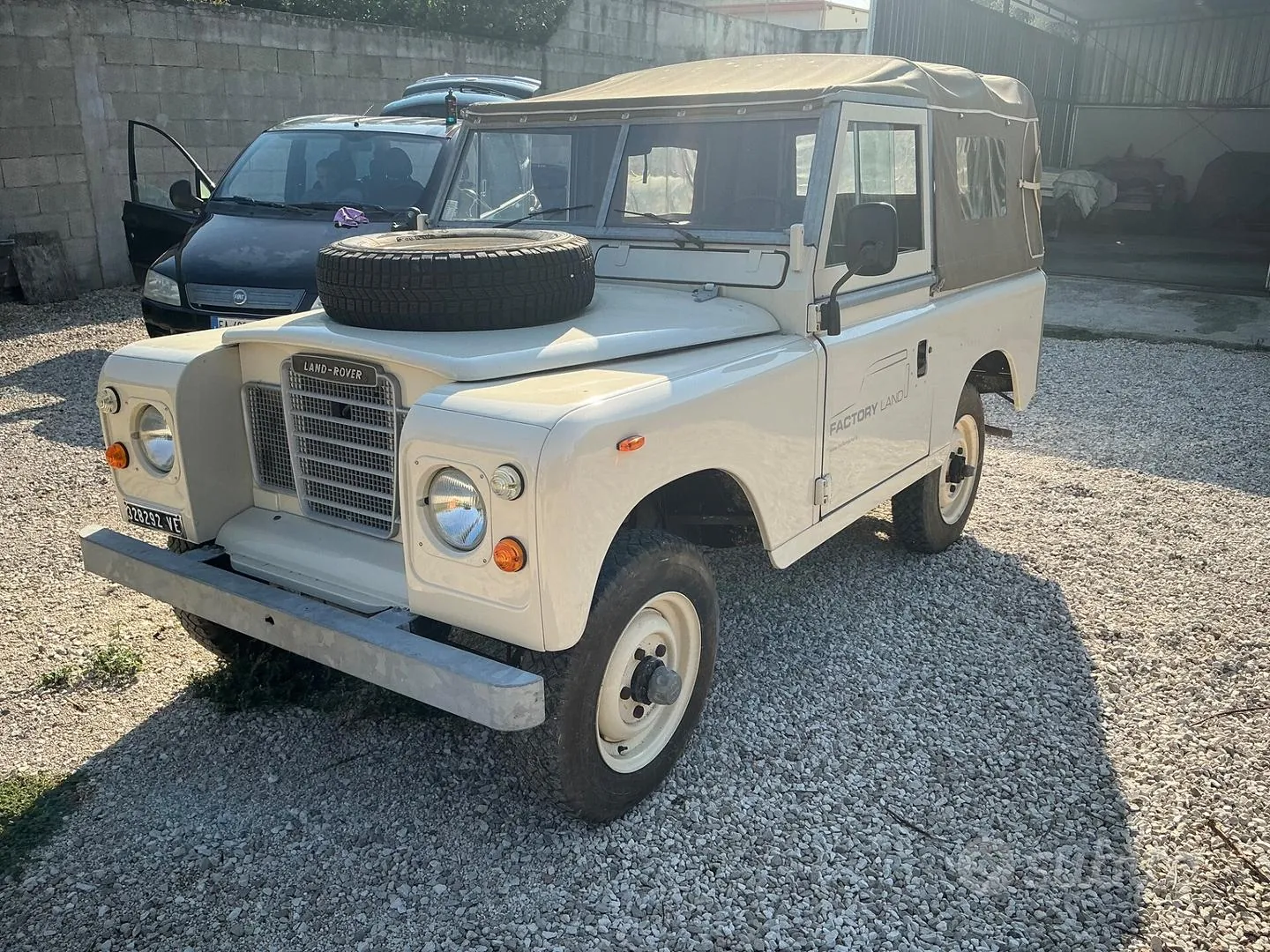 Land Rover Defender 1983 photo 2
