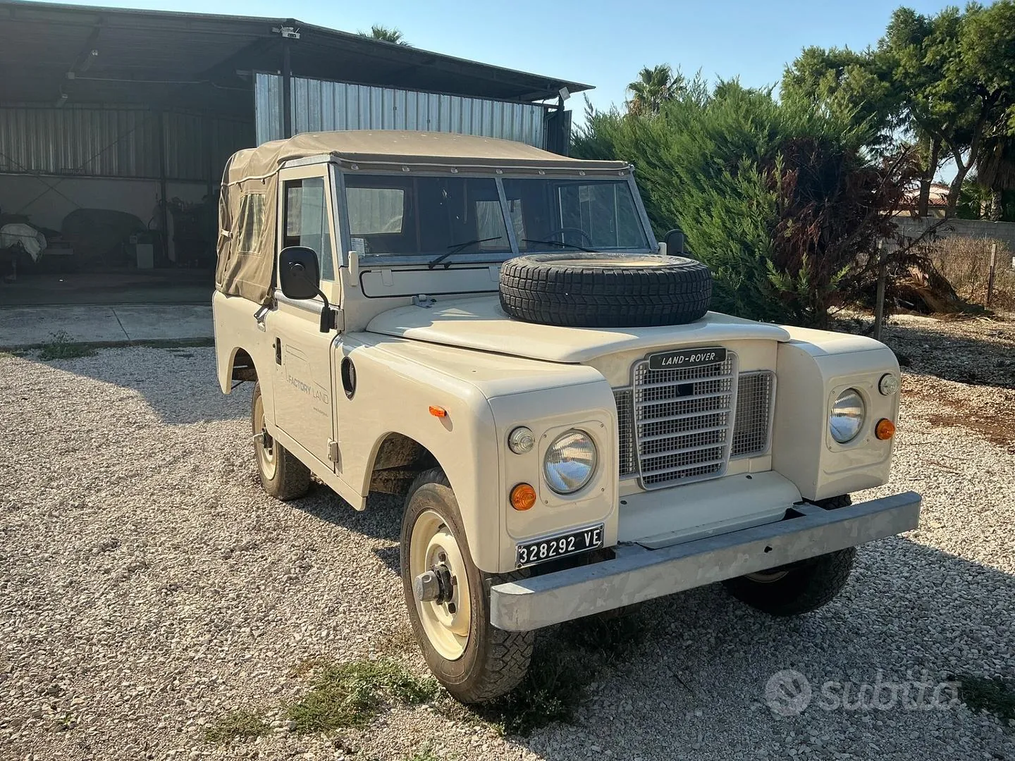 Land Rover Defender 1983 photo 4