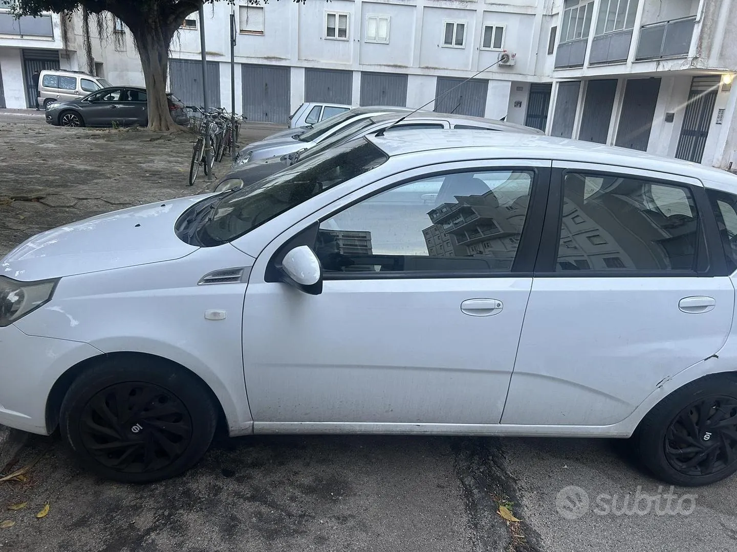 Chevrolet Aveo 2011 photo 2