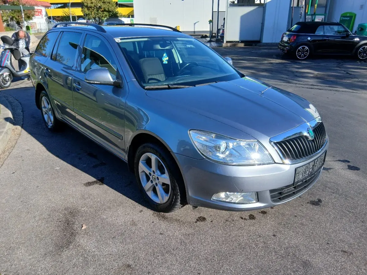 Skoda Octavia 2012 photo 2
