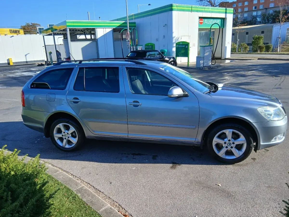 Skoda Octavia 2012 photo 3