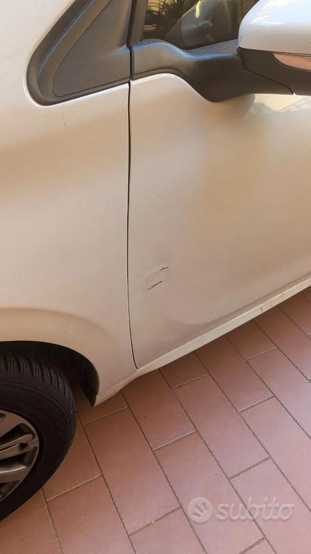 Peugeot 208 2019 photo 4