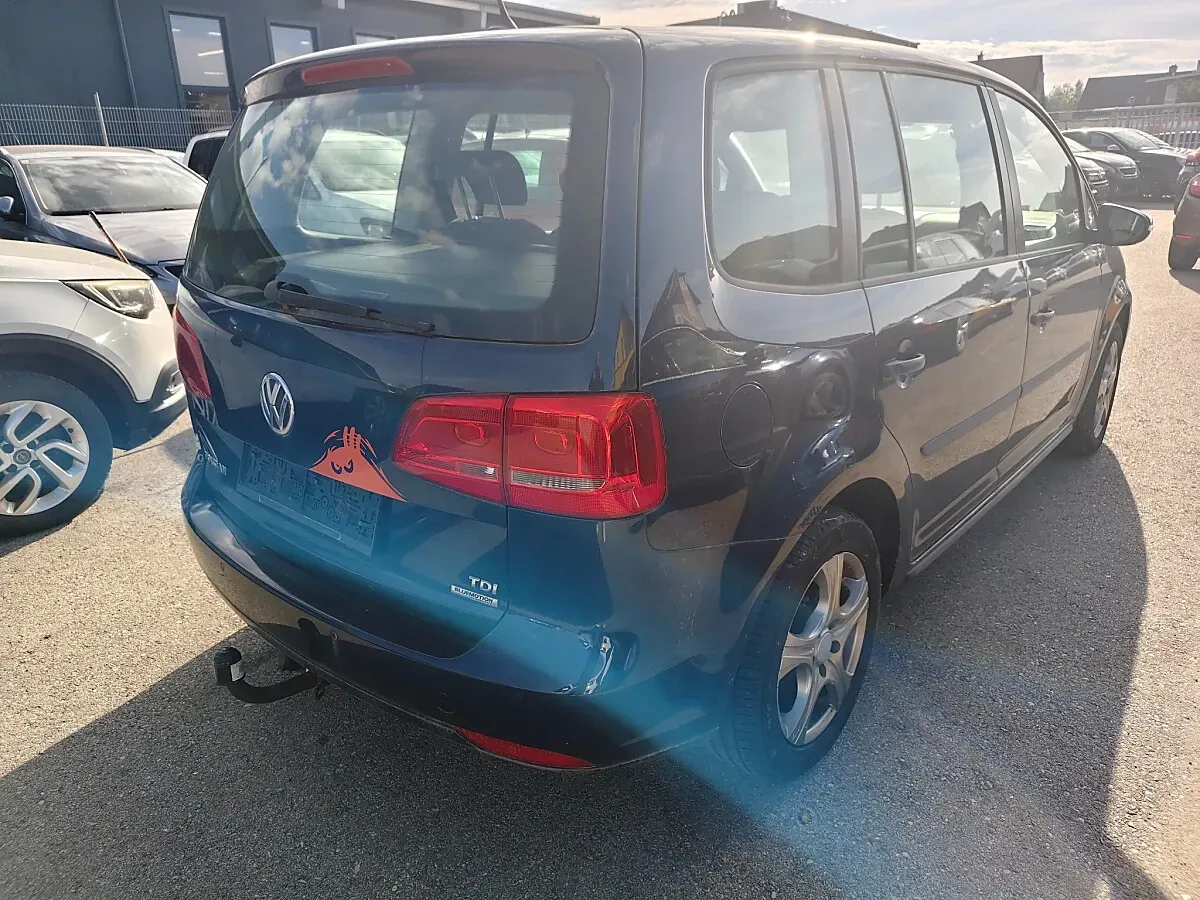 Volkswagen Touran 2011 photo 3