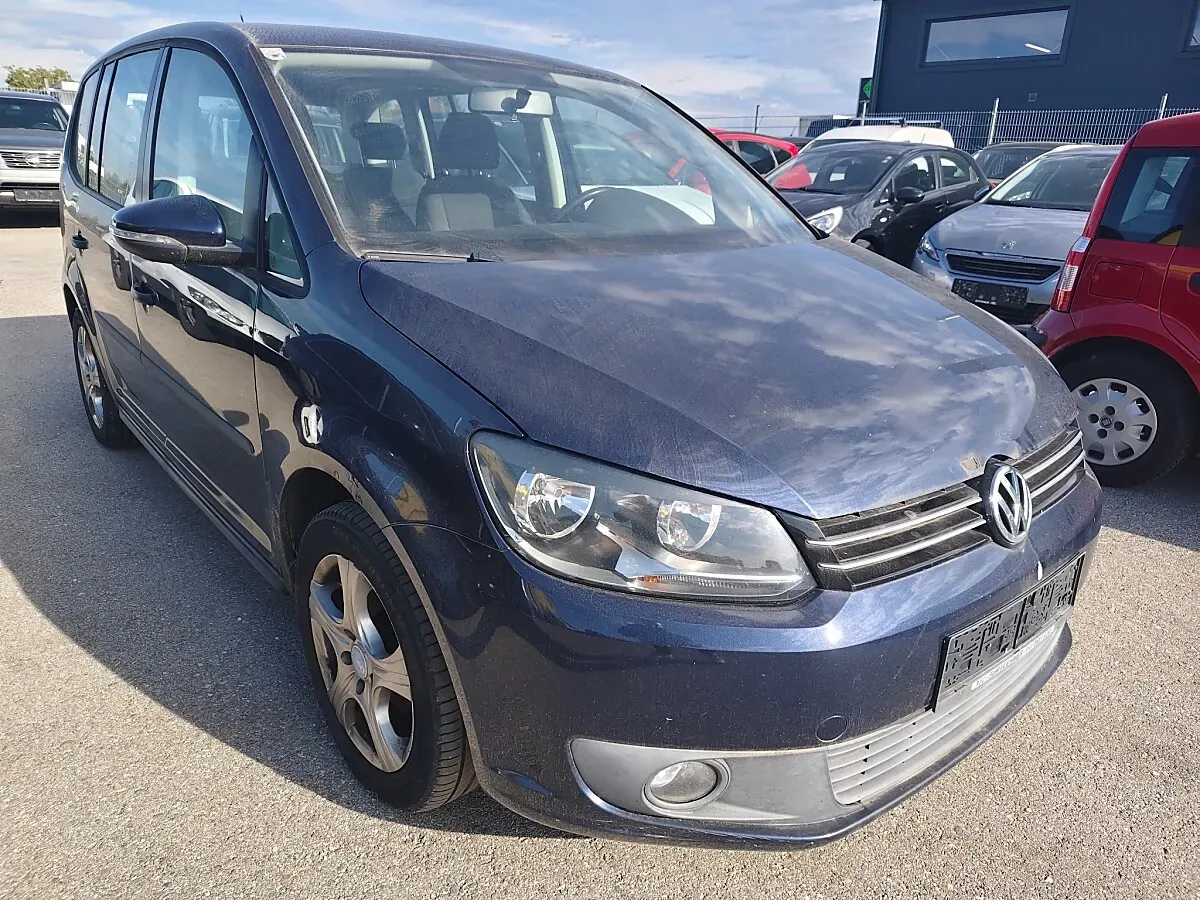 Volkswagen Touran 2011 photo 2