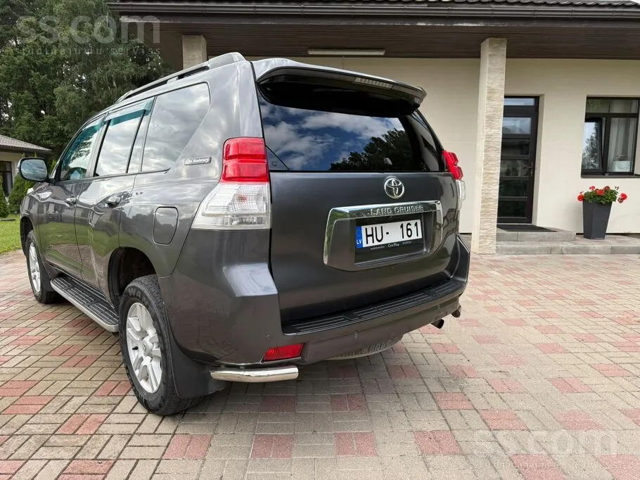 Toyota Land Cruiser Prado 2011 photo 4