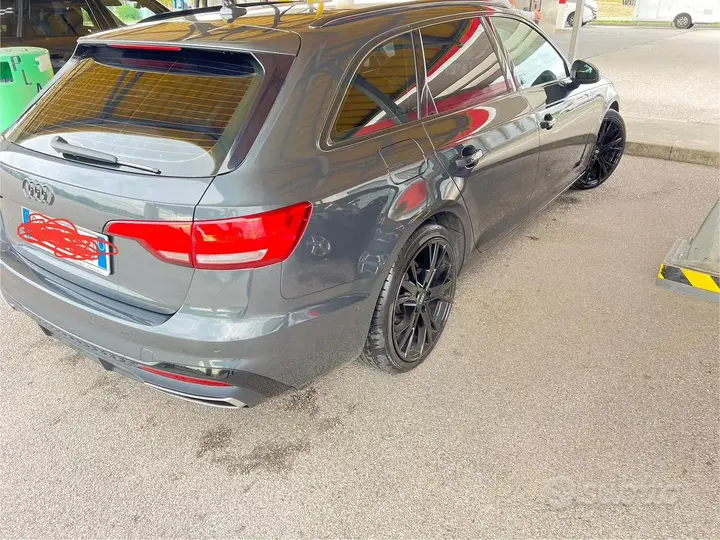 Audi A4 2018 photo 2