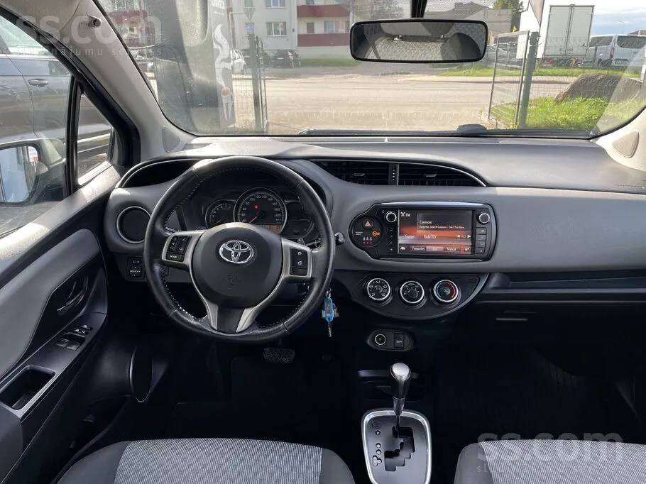 Toyota Yaris 2015 photo 5