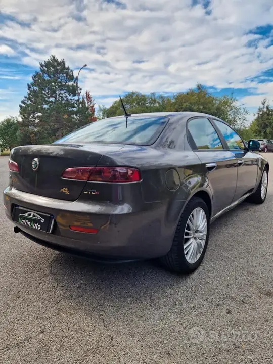 Alfa Romeo 159 2010 photo 5