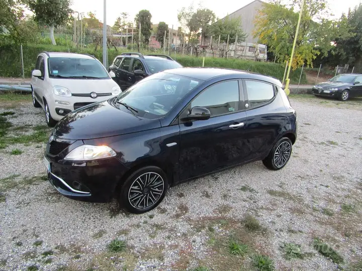 Lancia Ypsilon 2018 photo 2