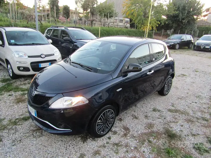 Lancia Ypsilon