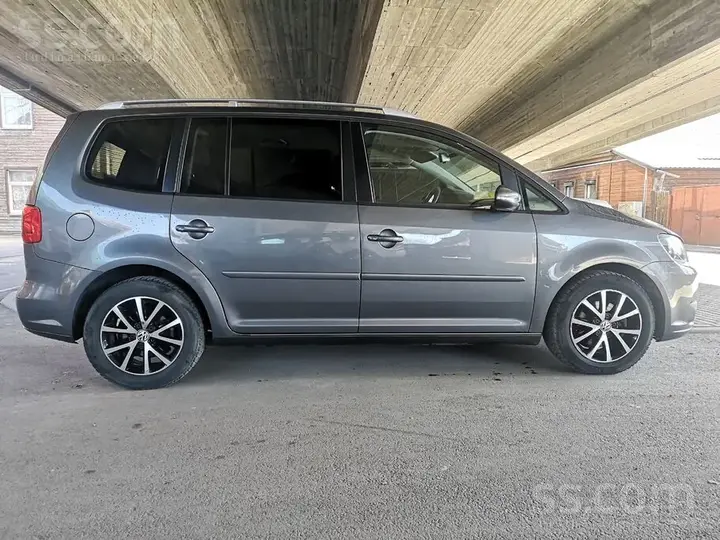 Volkswagen Touran 2010 photo 4