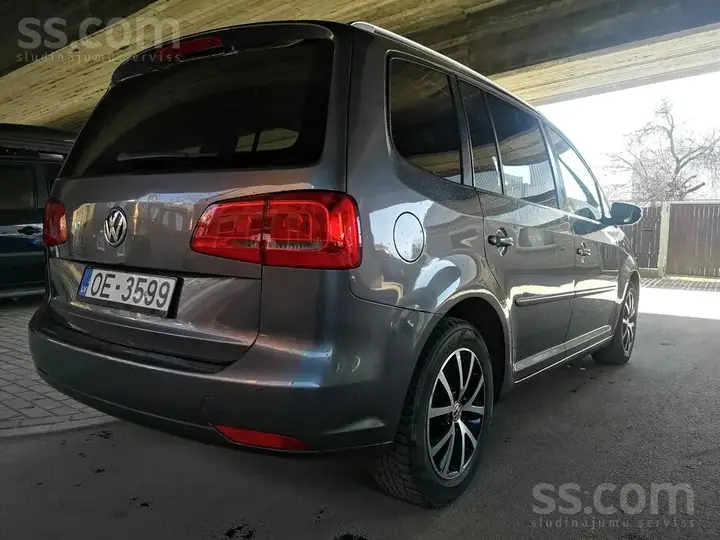 Volkswagen Touran 2010 photo 3