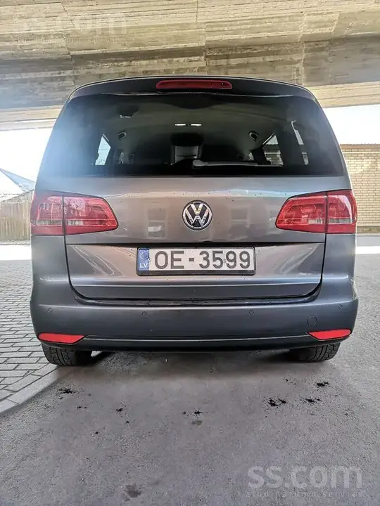 Volkswagen Touran 2010 photo 2