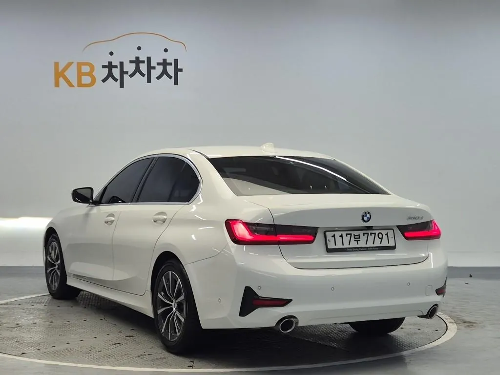 BMW 3 Series 2020 photo 2