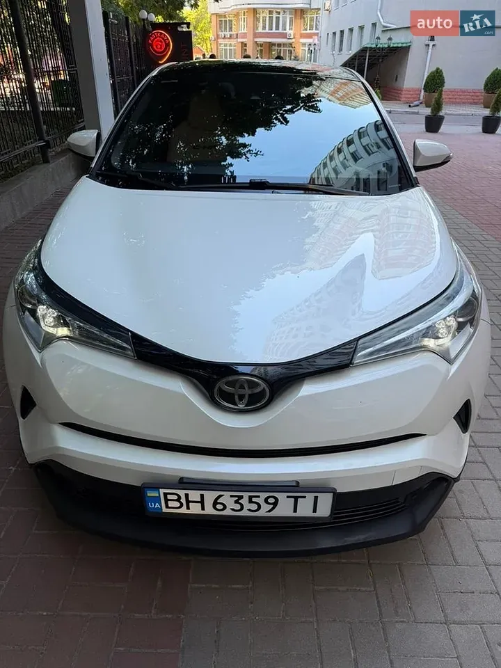 Toyota C-Hr 2017 photo 2