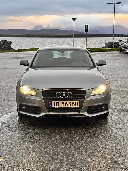 Audi A4 2011 photo 2