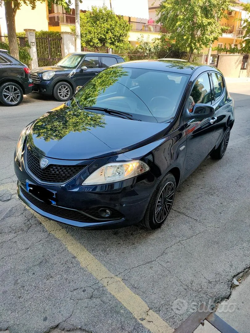 Lancia Ypsilon