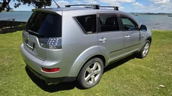 Mitsubishi Outlander 2007 photo 2