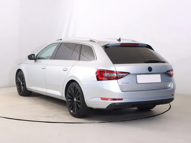 Skoda Superb Combi 2017 photo 3