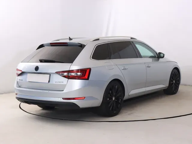 Skoda Superb Combi 2017 photo 4