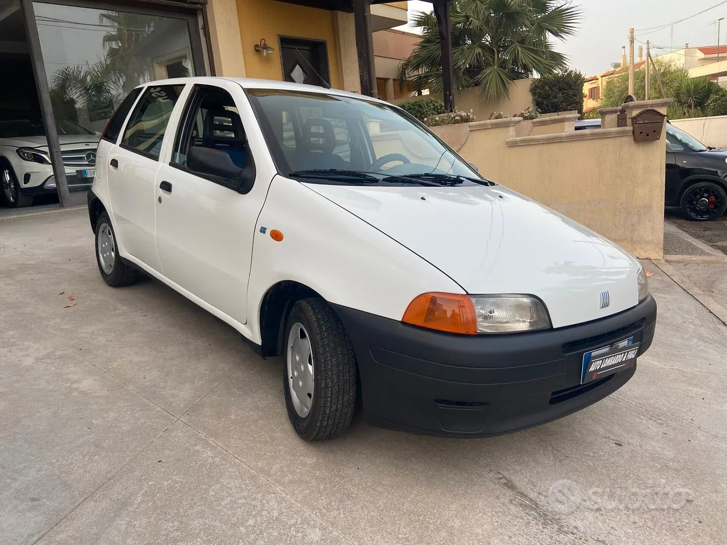 Fiat Punto 1999 photo 2