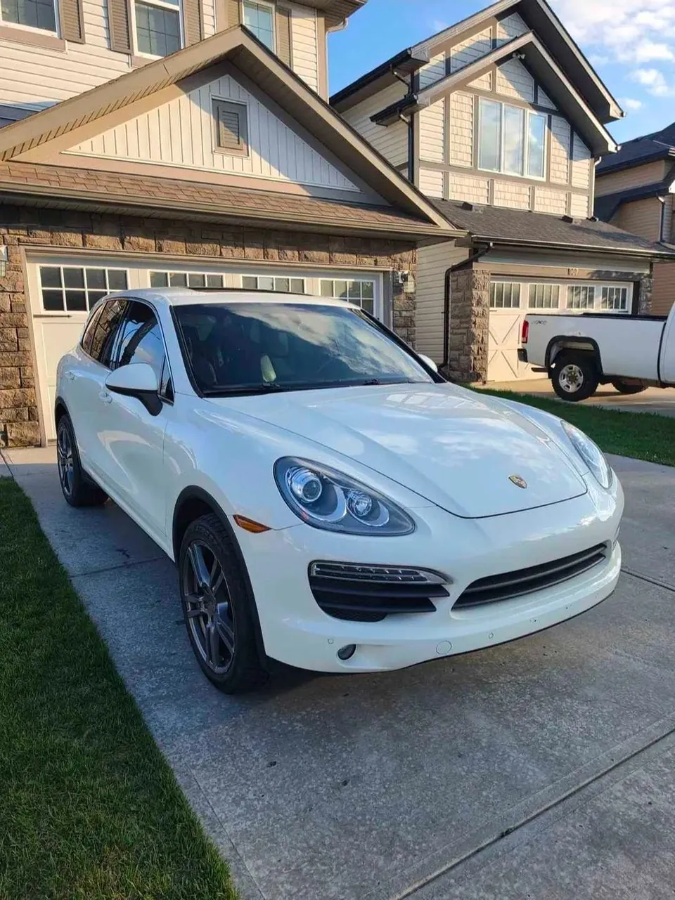Porsche Cayenne 2011 photo 2