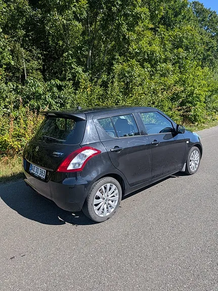 Suzuki Swift 2012 photo 2
