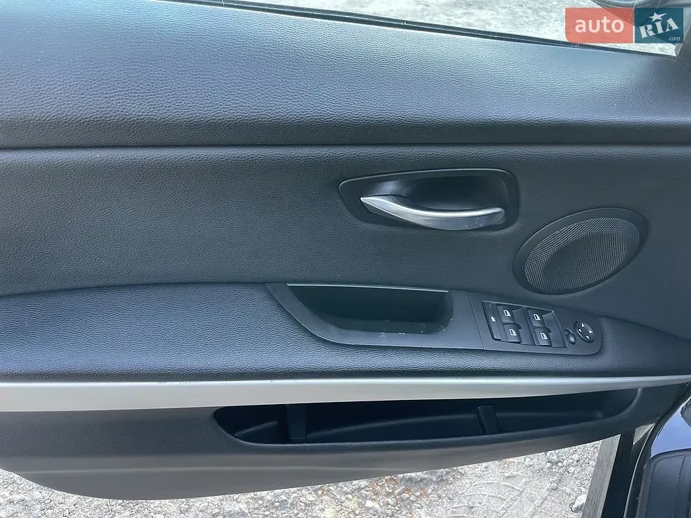 BMW 3 Series 2011 photo 5