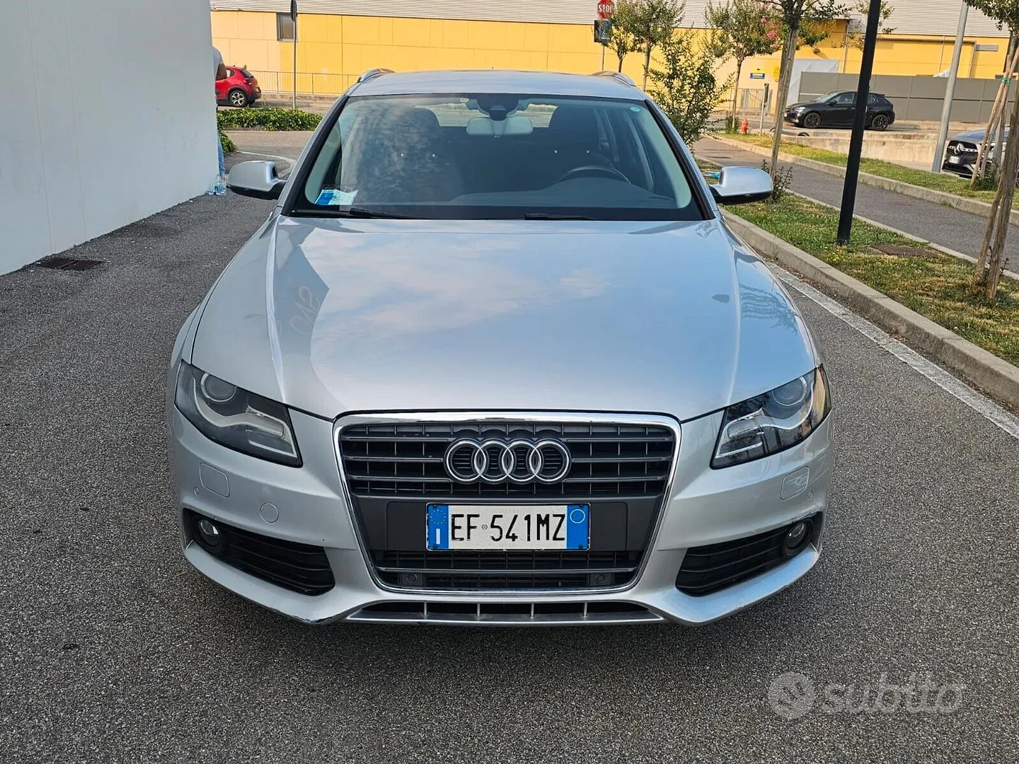 Audi A4 2011 photo 2