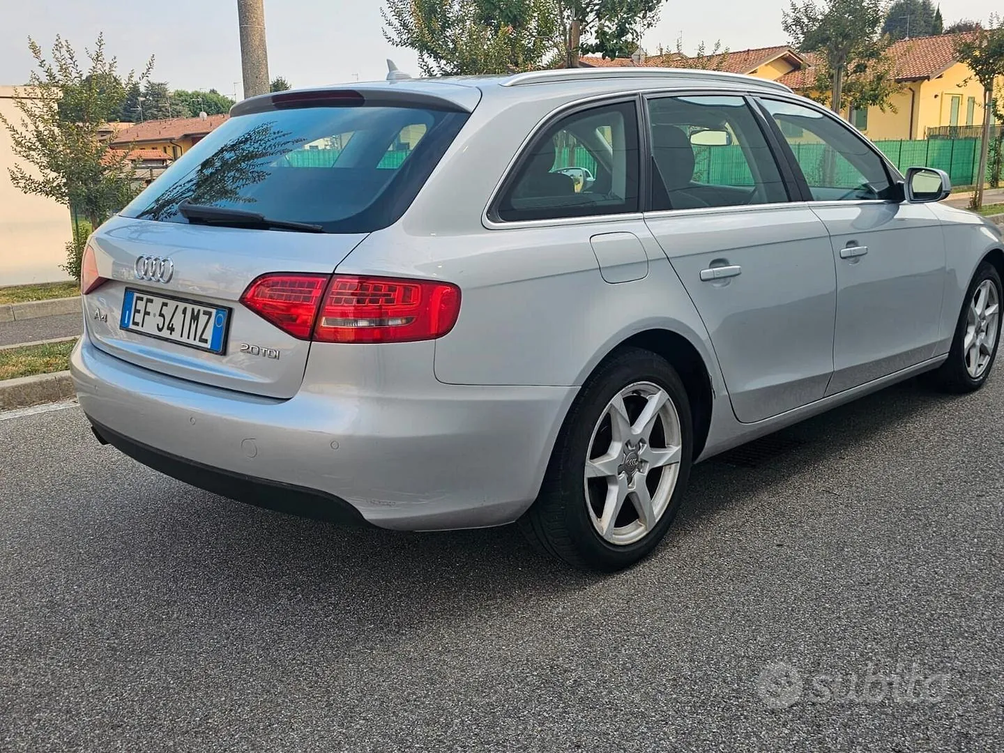 Audi A4 2011 photo 4